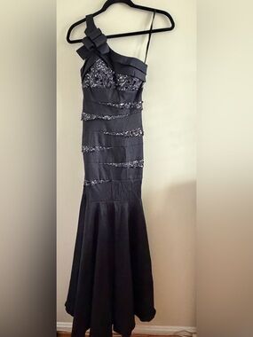 Vintage Cache Black One-Shoulder Sequin Band Gown